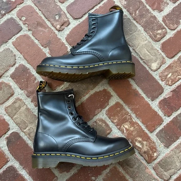 NIB Dr. Martens 1460 Smooth Leather Lace Up Boots Size 6 - Picture 4 of 8